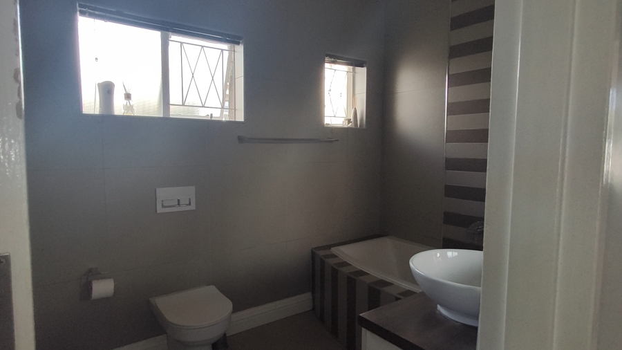 To Let 3 Bedroom Property for Rent in Kabega Park Eastern Cape